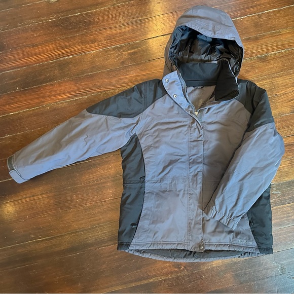 PRE-OWNED (BUT LIKE NEW) WOMENS LL BEAN SNOW JACKET GREY/BLACK LARGE - XL PETITE - Picture 1 of 15